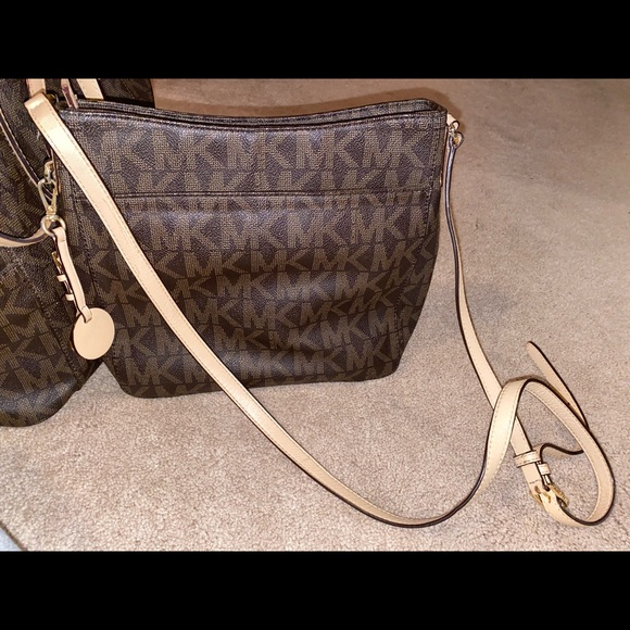 Michael Kors - Picture 2 of 3